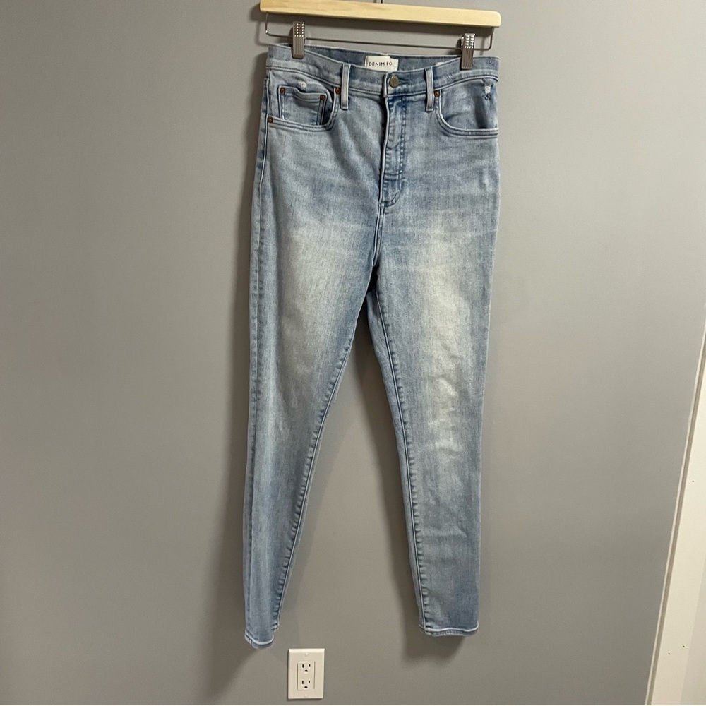 Aritzia - Denim Forum - The Lola High Rise Skinny Jean